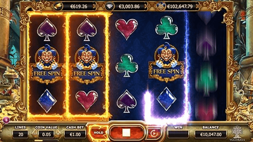 Οθόνη του Empire Fortune με σύμβολα Free Spin και ενεργοποιημένο Hold Feature.